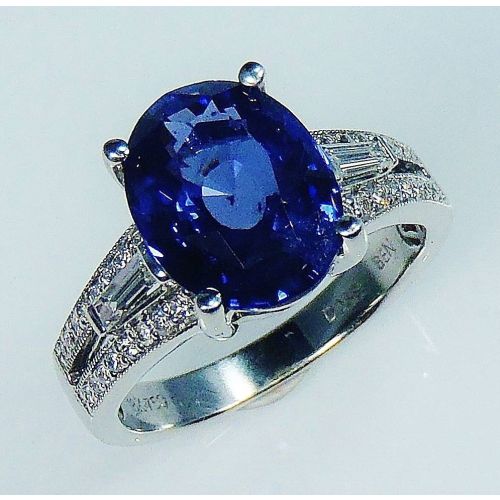 blue Sapphire and 18 kt White Gold 