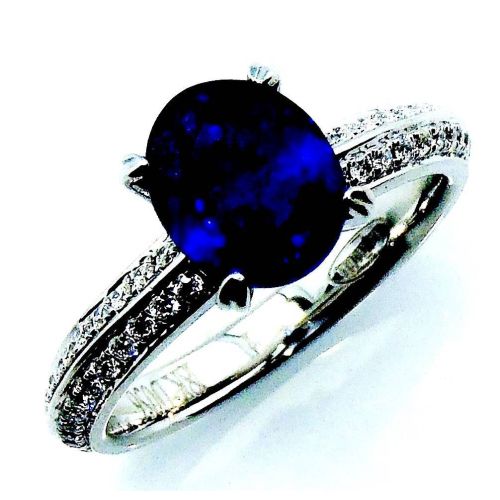 18 kt blue sapphire 