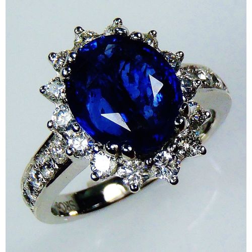 8 grams Blue oval sapphire 