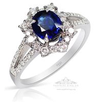 Royal-blue-Sapphire-and-diamonds-ring-for-wedding