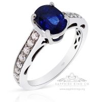 Oval-cut-blue-sapphire-and-diamonds-ring 