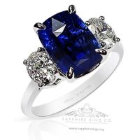 Vivid blue Sapphire and diamonds Ring