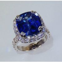 Royal blue sapphire in USA