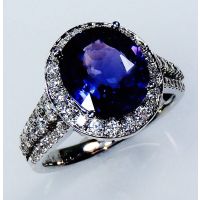 Purple-sapphire-and-diamonds-engagment-ring 