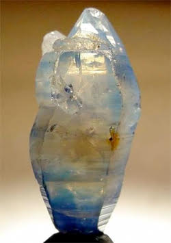 natural-sapphire-crystal